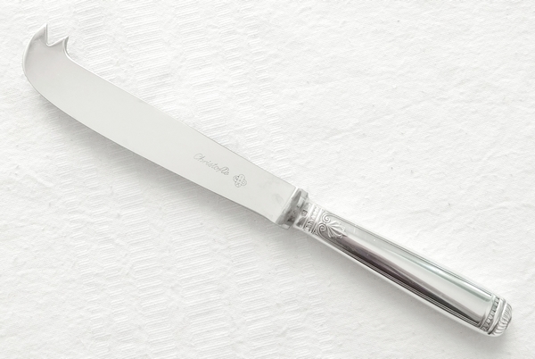 Détail — Couteau à fromage (pièce de service) en métal argenté, Christofle, modèle Malmaison (style Empire)