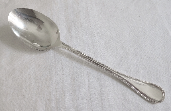 Détail — Cuillère à ragoût en métal argenté, Christofle, modèle Perles