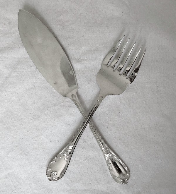 Detail — Christofle : silver plated fish serving set, Marly pattern