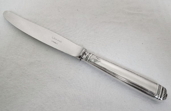 Détail — Couteau de table en métal argenté, Christofle, modèle Malmaison (style Empire)