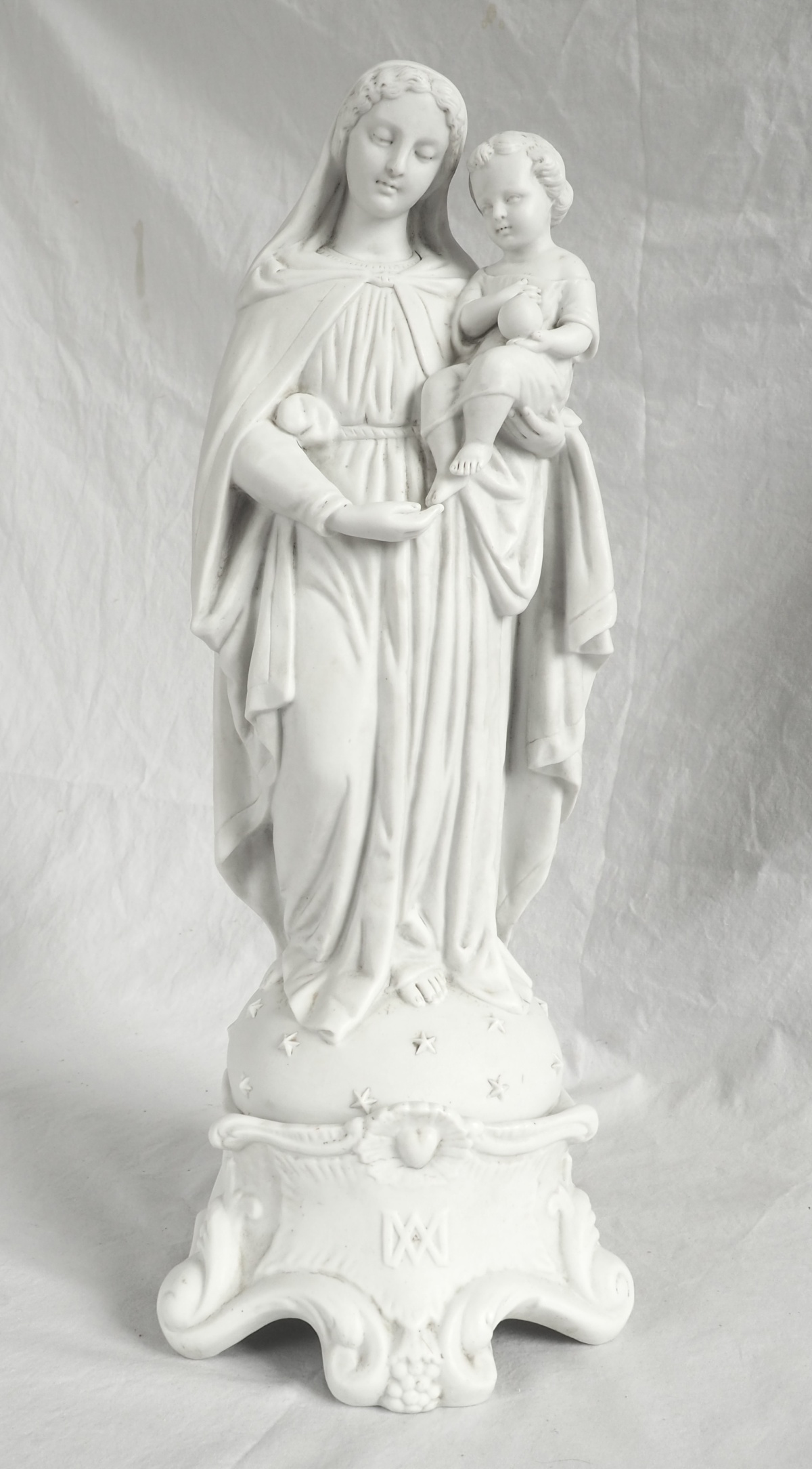 Détail — Grande Vierge à l'Enfant en biscuit de porcelaine d'époque Napoléon III