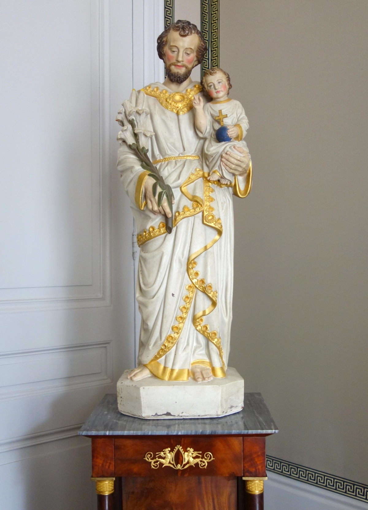 Détail — Grande statue de dévotion ou chapelle : Saint Joseph et l'Enfant Jésus - plâtre polychrome doré