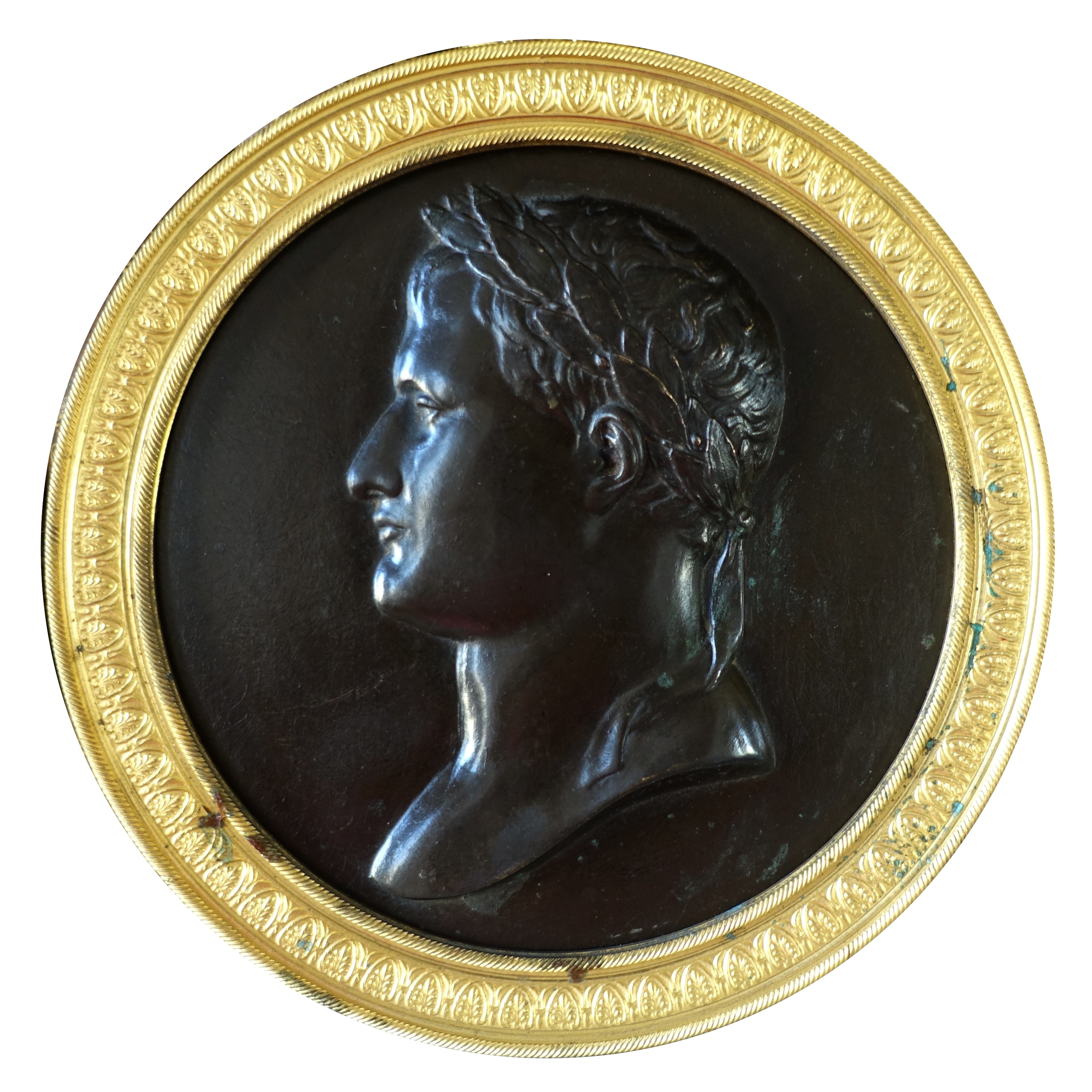 Grand médaillon : portrait de Napoleon en Empereur Romain : bronze patiné et doré