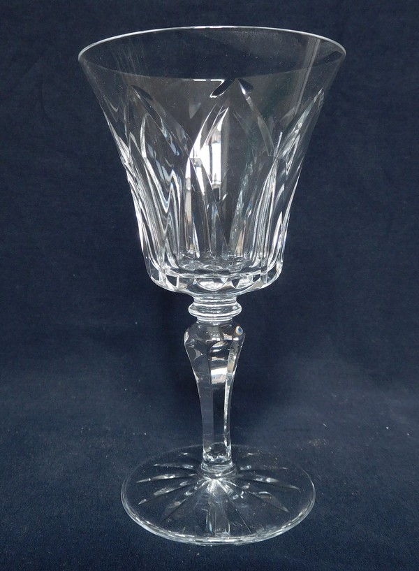 Détail — Grand verre à eau en cristal de Saint Louis, modèle Camargue - signé - 17cm