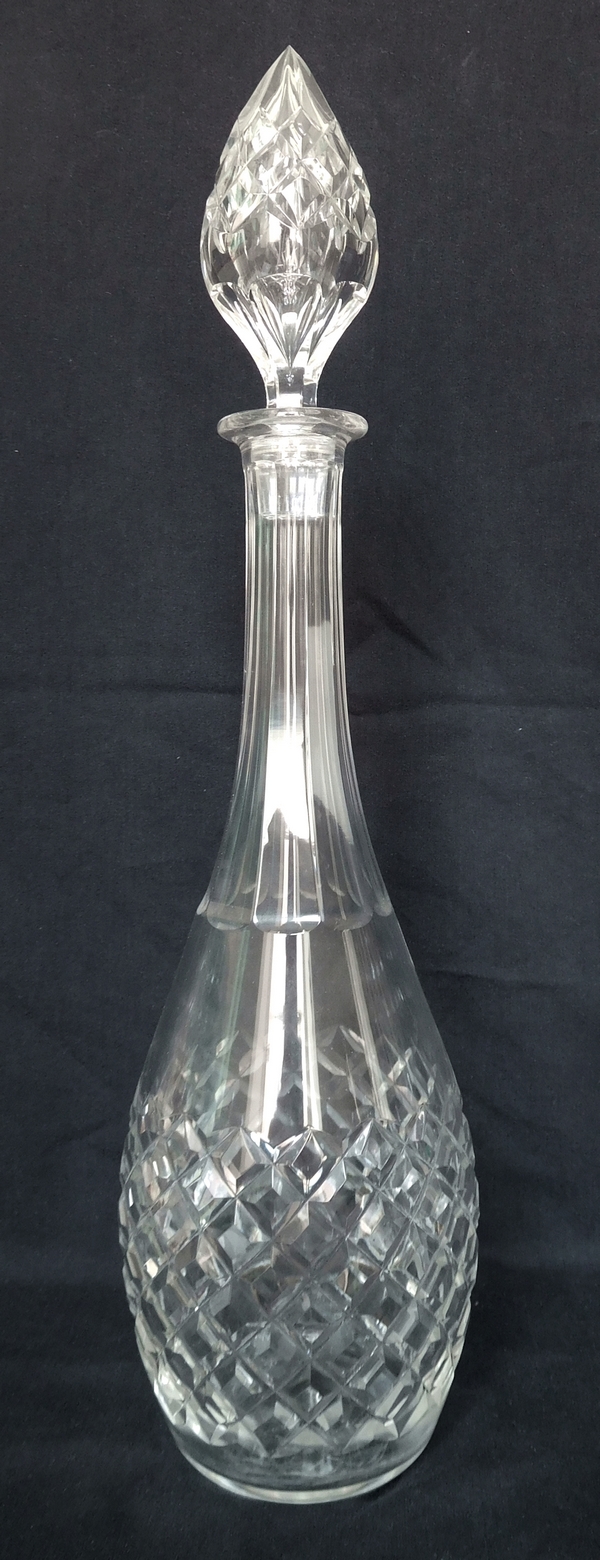 Detail — Baccarat wine decanter, Burgos pattern - signed