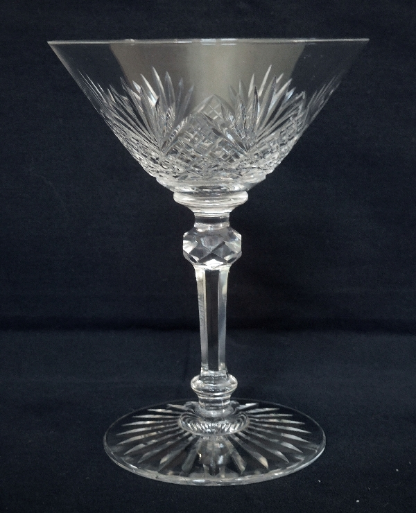 Détail — Coupe à champagne en cristal de Baccarat, modèle à palmettes conique, variante du modèle Douai