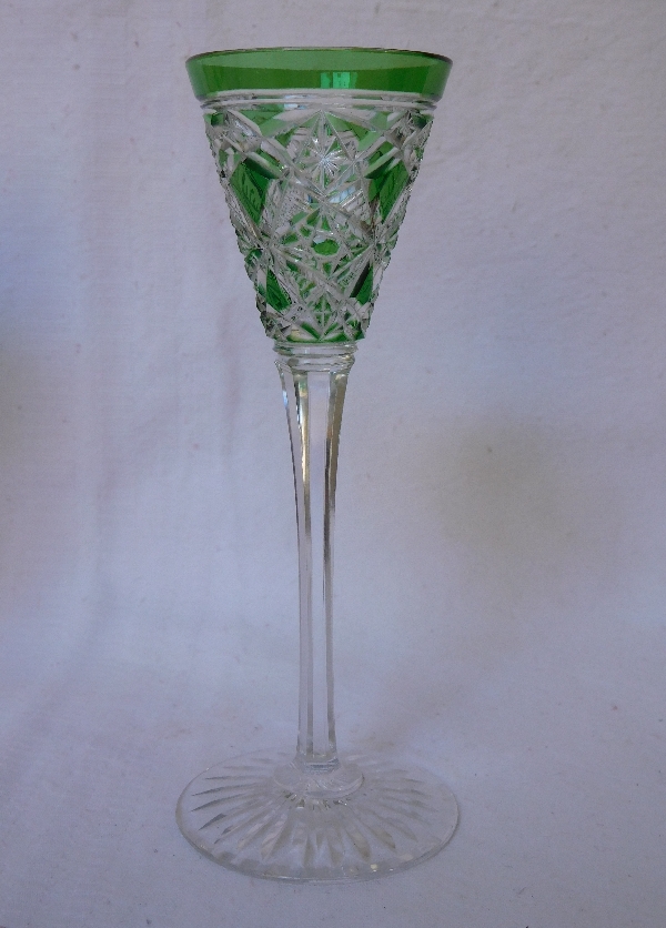 Détail — Verre à liqueur en cristal de Baccarat, modèle Lagny overlay vert