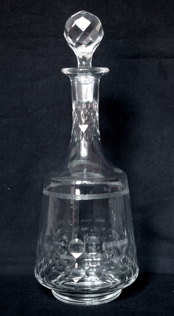 Détail — Carafe à vin en cristal de Baccarat, modèle Chauny forme cylindrique