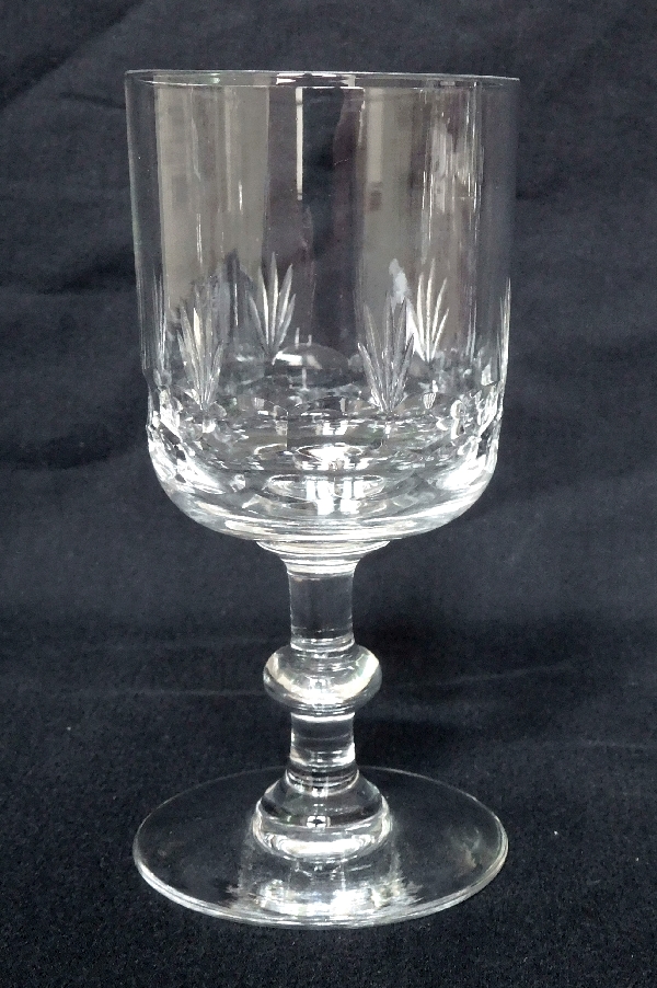Detail — Baccarat crystal wine glass, scale and palm cut pattern - 11.1cm