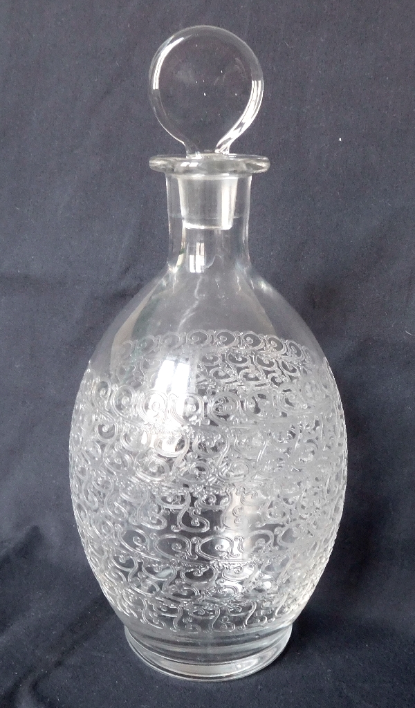 Détail — Carafe à vin en cristal de Baccarat, modèle Gouvieux (proche modèle Rohan)