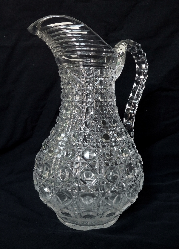 Détail — Pichet / broc / carafe à eau en cristal de Baccarat, modèle Pontarlier (Diamants Pierreries)