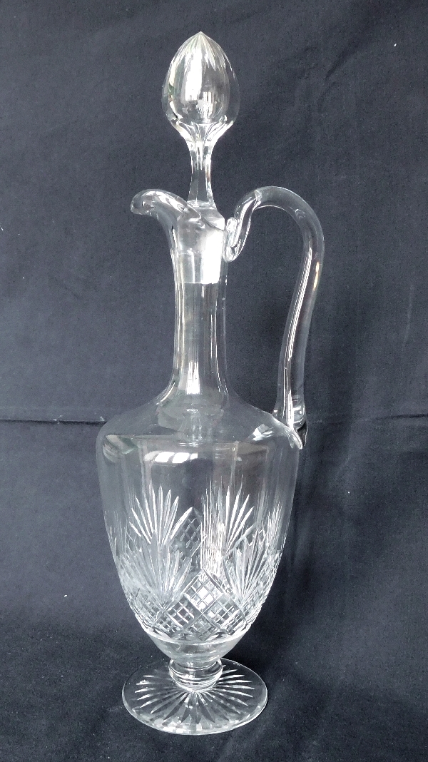 Détail — Aiguière / carafe en cristal de Baccarat, modèle à palmettes conique