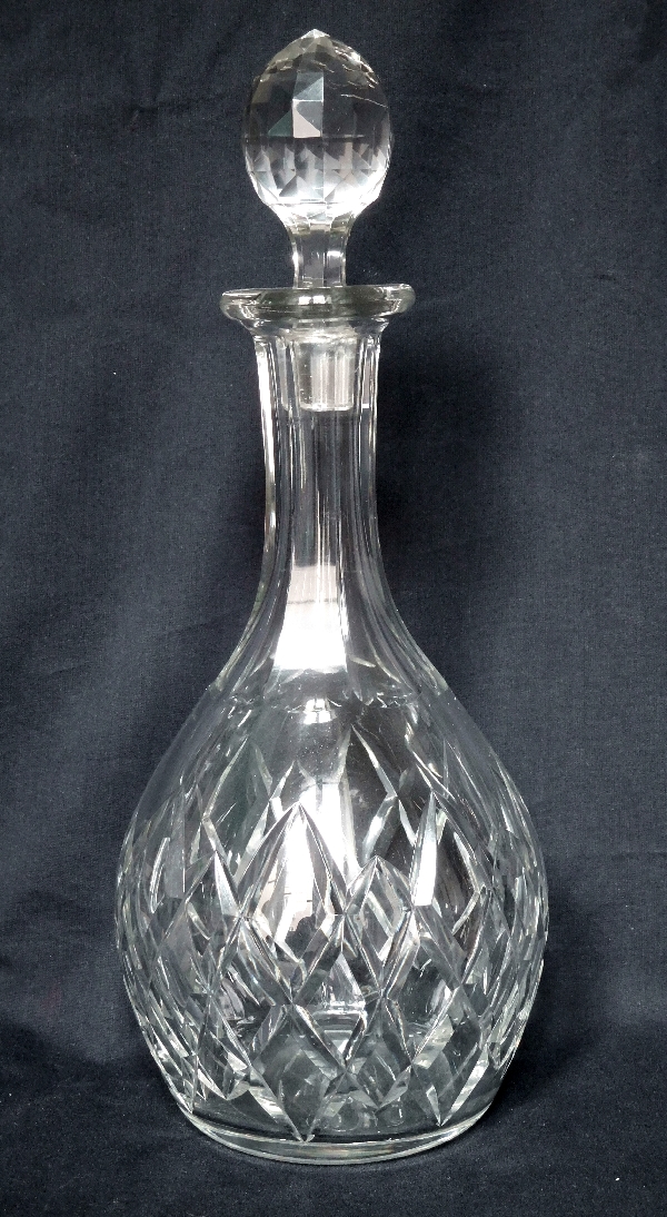 Détail — Carafe à vin en cristal de Baccarat, modèle Thorigny - signée - 29,5cm