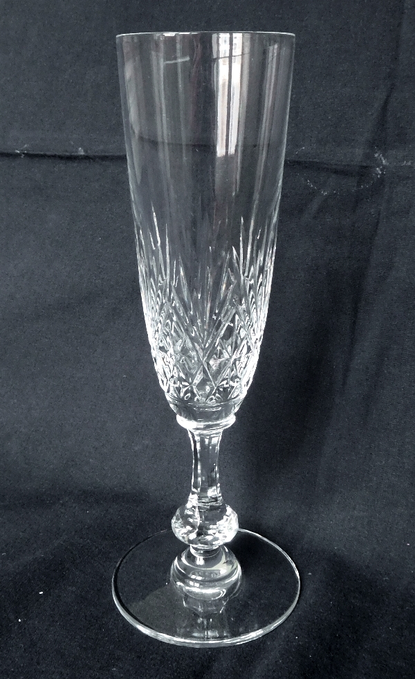 Détail — Flûte à champagne en cristal de St Louis, modèle Massenet - signée