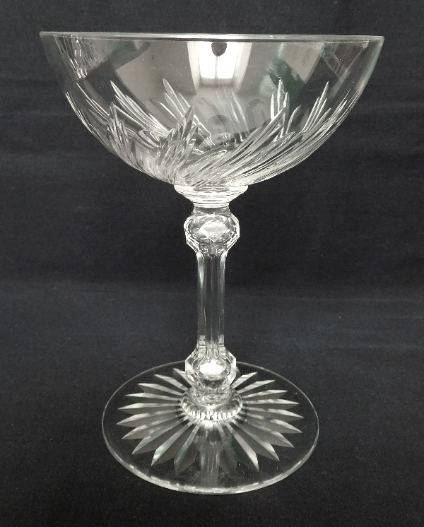 Détail — Coupe à champagne en cristal de Baccarat, modèle à torsades taille 8659