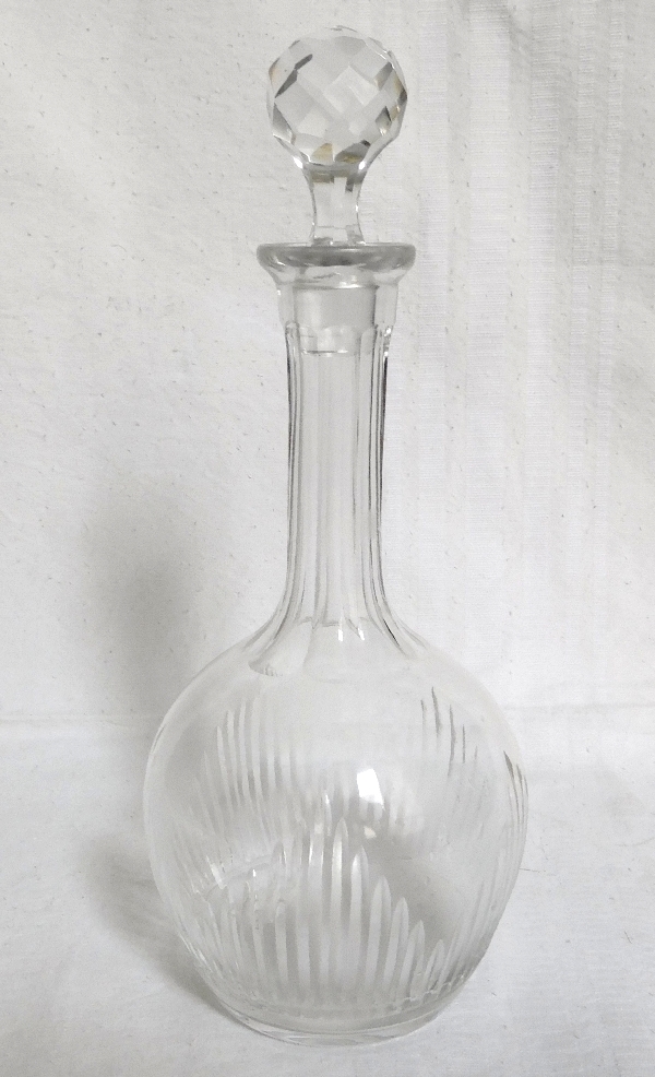 Détail — Carafe à liqueur en cristal de Baccarat taillé à biseaux, fin XIXe / début XXe