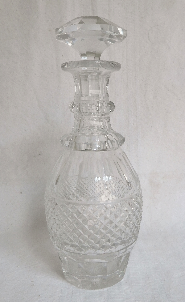 Détail — Carafe en cristal de Saint Louis, modèle Trianon