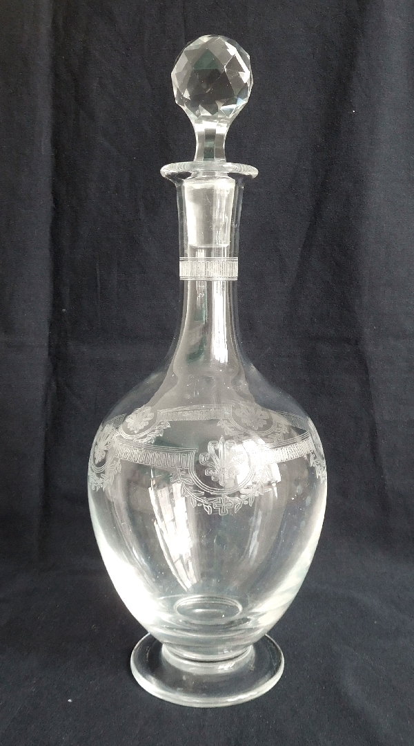 Détail — Carafe à liqueur en cristal de Saint Louis, modèle Manon - 22,5cm