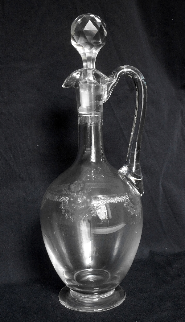 Détail — Carafe à eau / aiguière en cristal de Saint Louis, modèle Manon