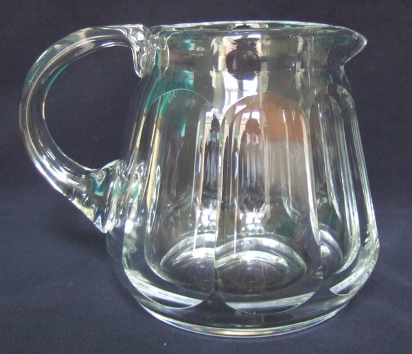 Détail — Pichet / broc à eau en cristal taillé de Baccarat, modèle Talleyrand (dérivé d'Harcourt), signé