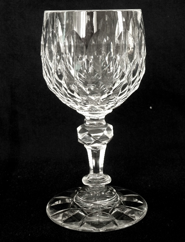 Détail — Verre à vin du Rhin en cristal de Baccarat, modèle Nîmes (variante de Juvisy)