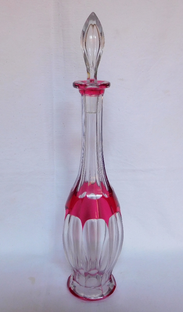 Détail — Carafe à liqueur en cristal de Saint Louis, modèle Joseph overlay rose - Art nouveau