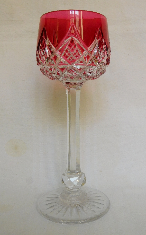 Détail — Verre à vin du Rhin en cristal de Baccarat, modèle Colbert overlay rose - 19,5cm