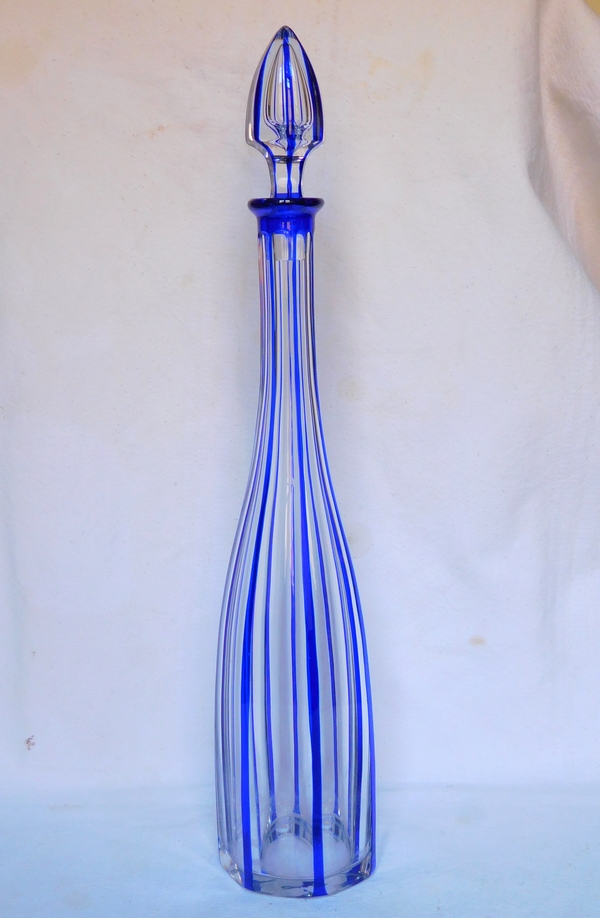 Détail — Carafe à vin du Rhin en cristal de Baccarat overlay bleu, modèle Malmaison