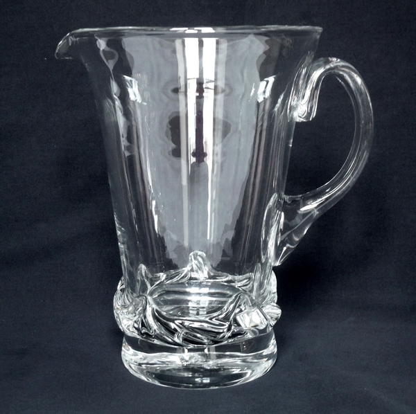 Détail — Pichet / broc / carafe à eau en cristal de Daum, modèle Sorcy - signée