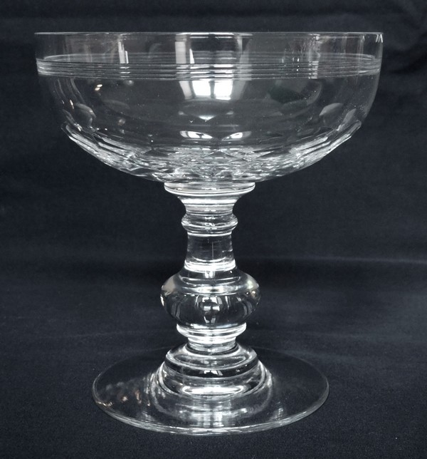 Détail — Coupe à champagne en cristal de Baccarat, modèle Chauny jambe gondole