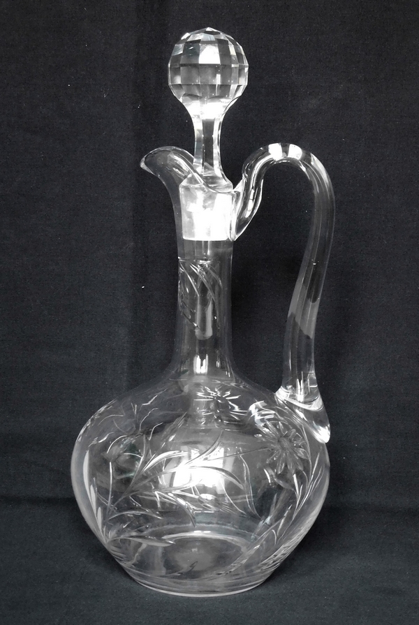 Détail — Carafe aiguière en cristal de Baccarat, modèle aux Marguerites en cristal taillé