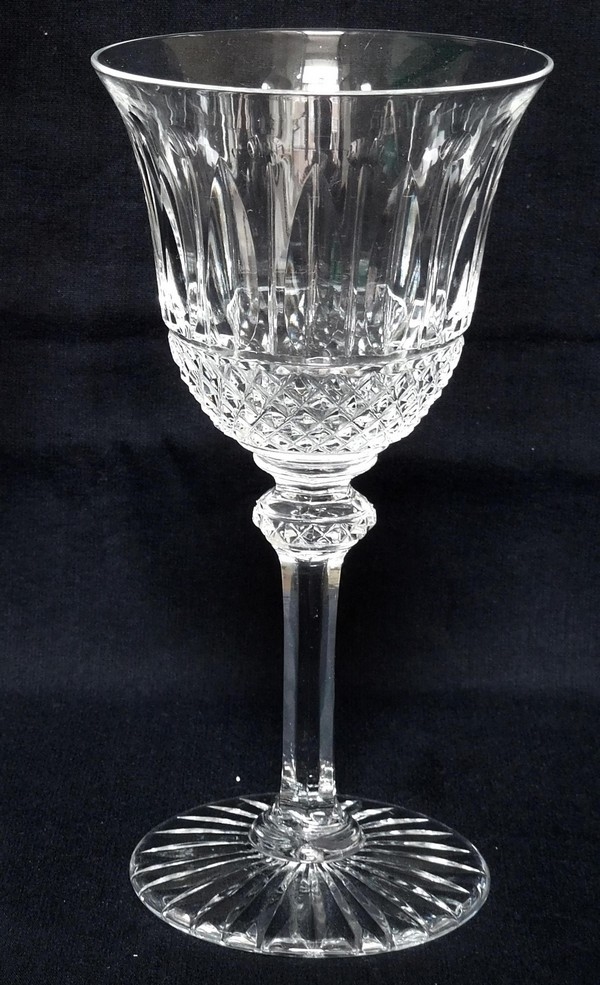 Détail — Verre à vin ou verre à eau en cristal de St Louis, modèle Tommy - signé - 17cm