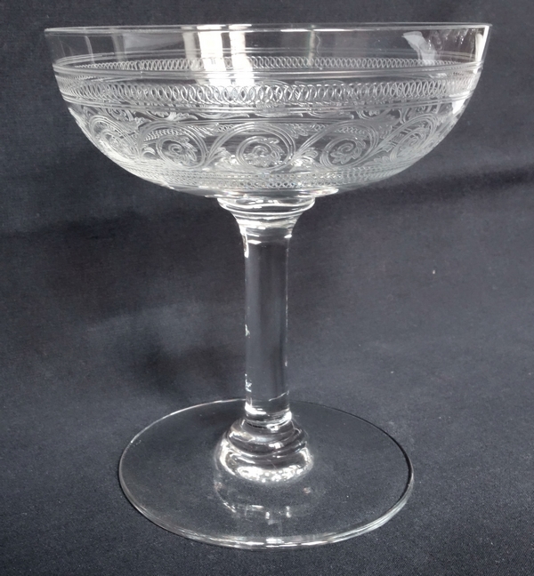 Détail — Coupe à champagne en cristal de Baccarat, modèle gravure Athénienne