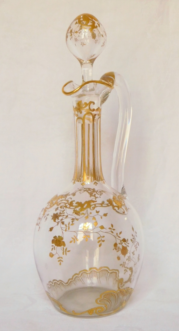 Détail — Aiguière / carafe en cristal de Baccarat, modèle Louis XV rehaussé à l'or fin