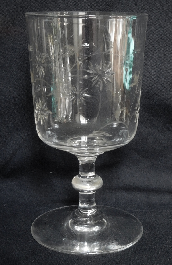 Detail — Baccarat crystal wine glass, daisies cut pattern - 11.8cm