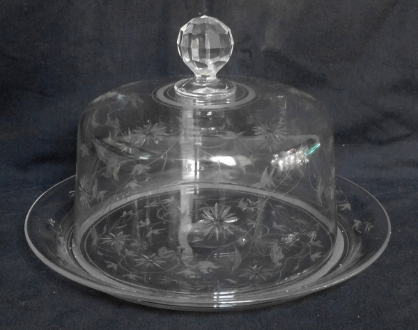 Detail — Cloche à fromage en cristal de Baccarat, modèle aux marguerites taillées