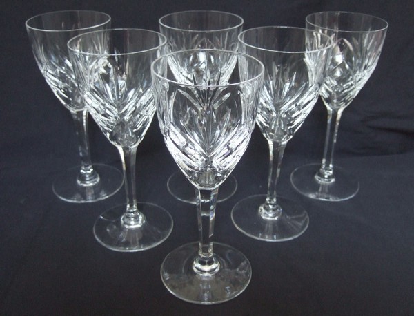 Détail — Verre à eau en cristal taillé de St Louis, modèle Chantilly - 18,3cm - signé