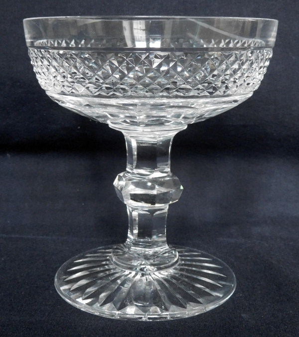Détail — Coupe à champagne en cristal de Saint Louis, modèle Trianon