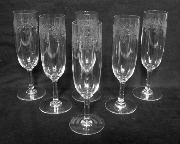 Détail — Flûte à champagne en cristal de Baccarat, modèle Sévigné