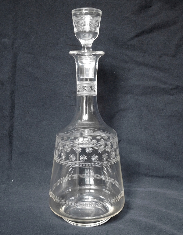 Détail — Carafe à liqueur en cristal de Baccarat, modèle cylindrique gravé étoiles, gravure 4770 - 21,8cm
