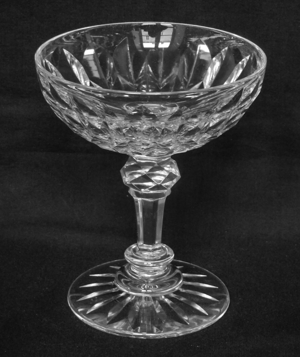Détail — Coupe à champagne en cristal de Baccarat, modèle Juvisy (service officiel de l'Elysée)