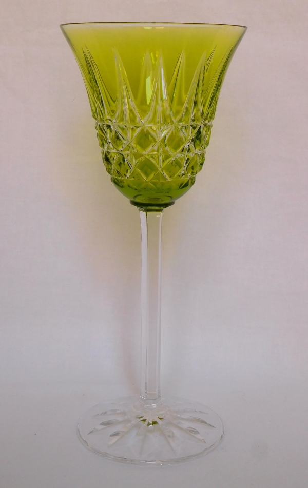 Détail — Verre à vin du Rhin en cristal de St Louis, modèle Tarn, cristal overlay vert chartreuse - 19.8cm