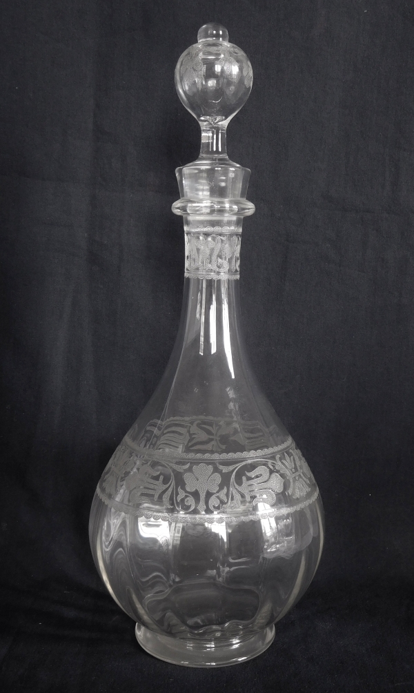 Detail — Baccarat crystal wine bottle / decanter, Chablis pattern, Renaissance style engraved with fleur de lys - 33cm