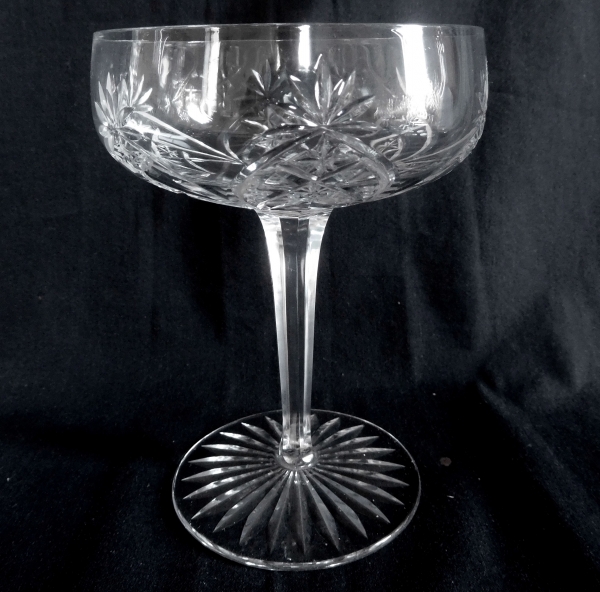 Détail — Coupe à champagne en cristal de Baccarat, modèle forme 9232 taille 9255 du catalogue de 1916