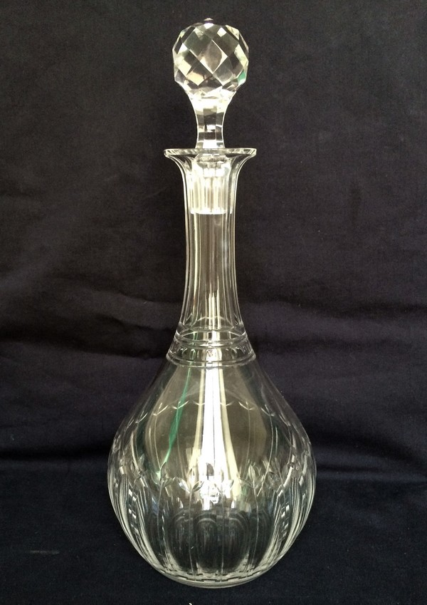 Détail — Carafe à vin en cristal de Baccarat, modèle Louis XVI