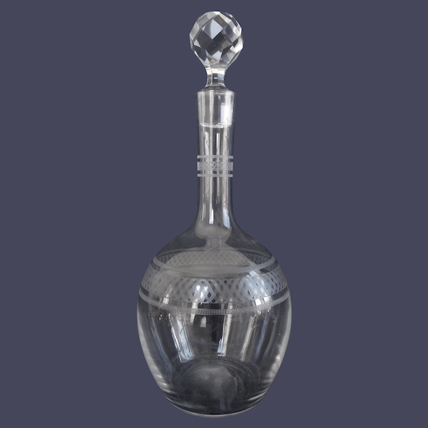 Carafe à vin en cristal de Baccarat, modèle forme ballon gravure 1423 - 29,5cm