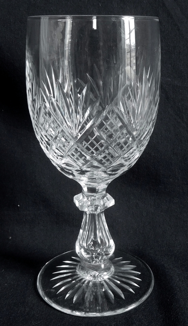 Détail — Verre à vin en cristal de Baccarat, luxueuse variante du modèle Douai - 12,5cm