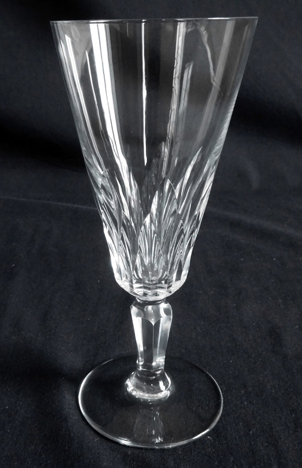Détail — Flûte à champagne en cristal de Baccarat, modèle Carcassonne - signée