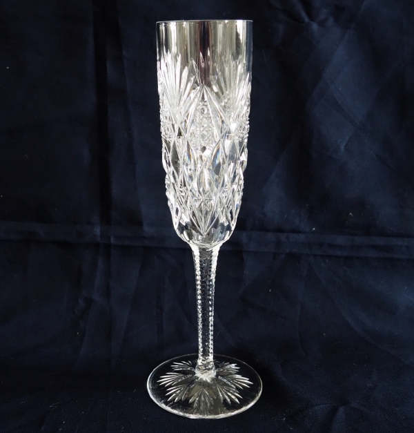 Détail — Flûte à champagne en cristal de Saint Louis taillé, modèle Florence - signée