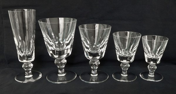 Détail — Verre à vin blanc en cristal de St Louis, modèle Jersey - signé - 11,2cm